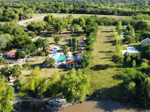 Terreno con 20 metros de costa en Camino de la Península.
