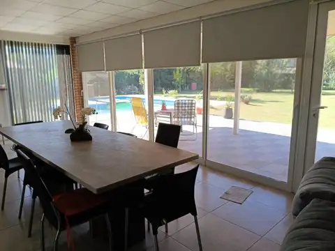 Casa 4 ambientes con 2 baños