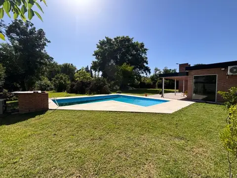 VENTA - Casa quinta 2 habitaciones, piscina climatizada y amplio lote de 2000 m2