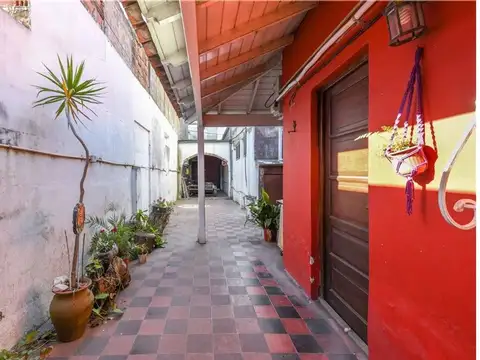 VENTA CASA 4 AMBIENTES QUILMES  JARDIN Y COCHER