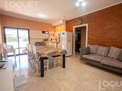 Casa 4 ambientes con 2 baños