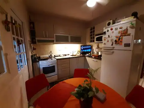 DUPLEX 3 AMBIENTES CON COCHERA Y PATIO