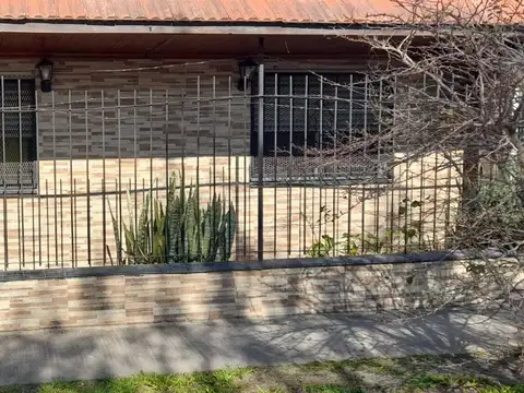 CASA 2 DORMITORIOS VENTA EN BERISSO