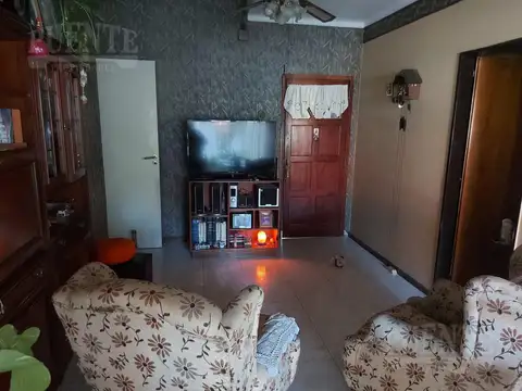 Casa 5 ambientes con 1 baño