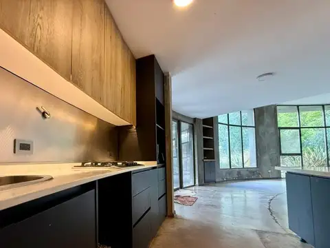 Casa en Venta con 4 cocheras