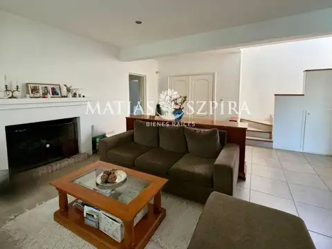 Casa 5 ambientes con 4 baños