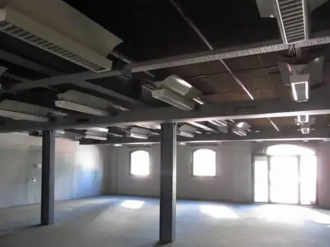 Oficina en Alquiler con 6 cocheras