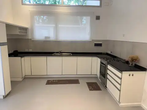EXCELENTE CASA RECICLADA!
