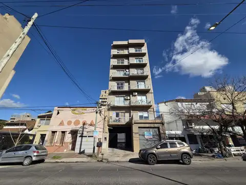 Maestro Angel D'elia 2100, Piso 1
