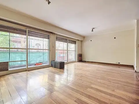 Venta Departamento 4 ambientes Amplio Semipiso Balcón Patio Cochera fija y Baulera Caballito