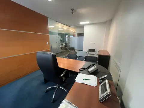 Oficina 7 ambientes con 2 baños