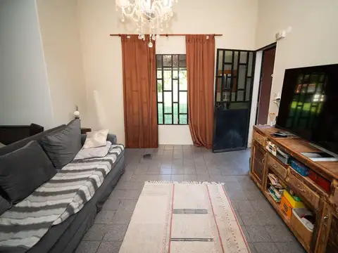 Casa Quinta 1.980mt2 con pileta y dos viviendas