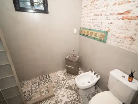 Casa Quinta 1.980mt2 con pileta y dos viviendas