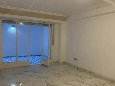 Departamento 4 Ambientes con Patio Super Luminoso, Impecable en Balvanera