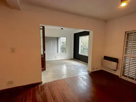 Casa en Alquiler con 2 cocheras