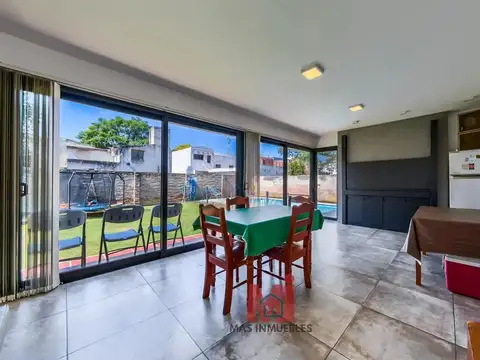 Casa en Venta con 2 cocheras