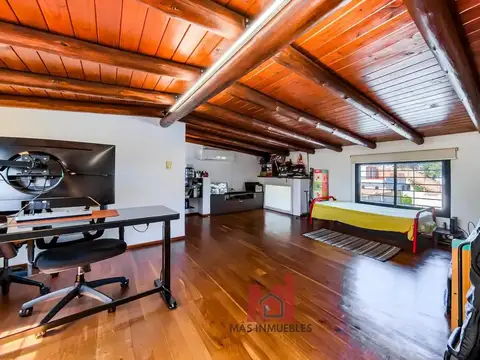 Hermosa Casa con Pileta en VENTA en B° Granja de Funes