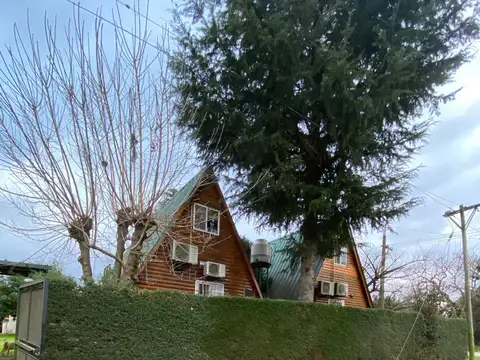 COMPLEJO EN VENTA. CASA PRINCIPAL + 2 CABAÑAS ALPINAS + PILETA