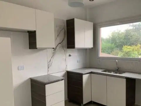 Depto Tipo Casa 3 ambientes con 2 baños