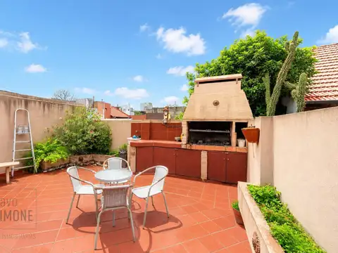 Venta PH 4 ambientes cochera y terraza, parrilla en Villa del Parque entrada independiente