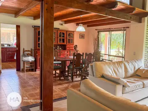 Casa en Venta con 2 cocheras