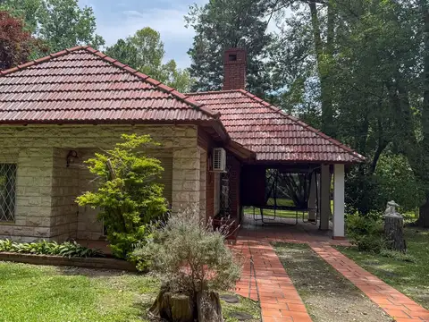 Casa 4 ambientes con 2 baños