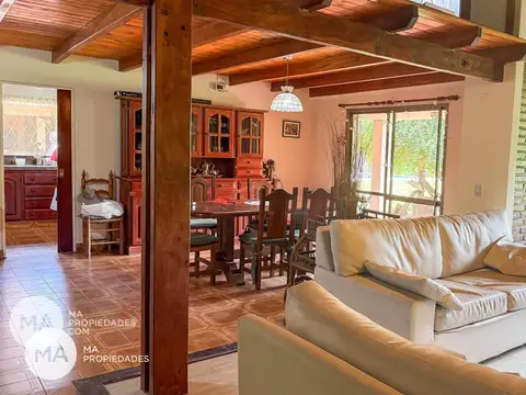 Casa en Venta con 2 cocheras