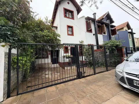 Casa en Venta en San Isidro - 3 dormitorios - playroom  y  jardin