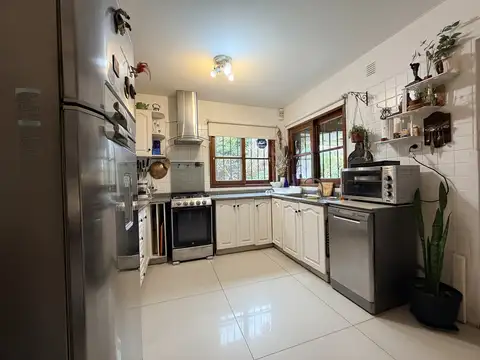 Casa en Venta en San Isidro - 3 dormitorios - playroom  y  jardin
