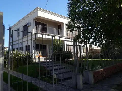 CASA EN VENTA (se escuchan ofertas y permutas)