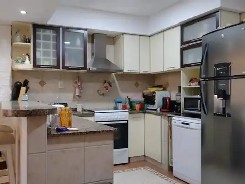 Casa 5 ambientes con 4 baños