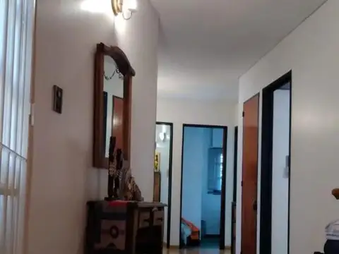 Zelarrayan 5200. Casa 5 ambiente. 4 Baños. Jardín. Quincho c