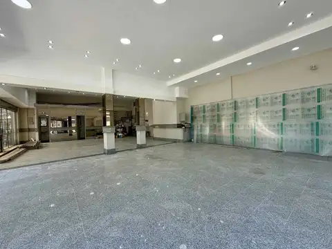 Local en Alquiler en Villa del Parque, USD 3.500