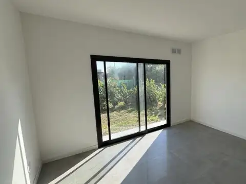 Casa en Venta en Pilar del Este - San Ramon, USD 165.000