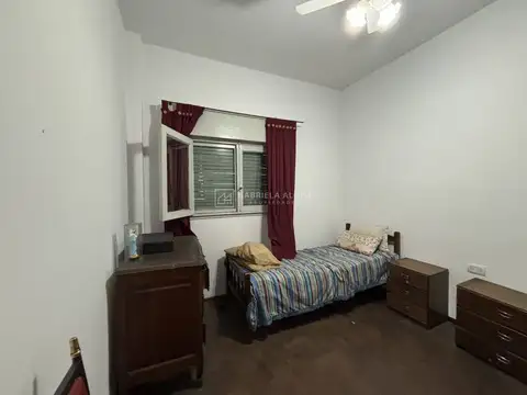 Venta de Casa APTO 2 FAMILIAS con local al frente,  en Lado Norte, Caseros