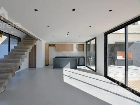 Venta de casa de  dormitorios, en Don Carlos, Joaquin Gorina