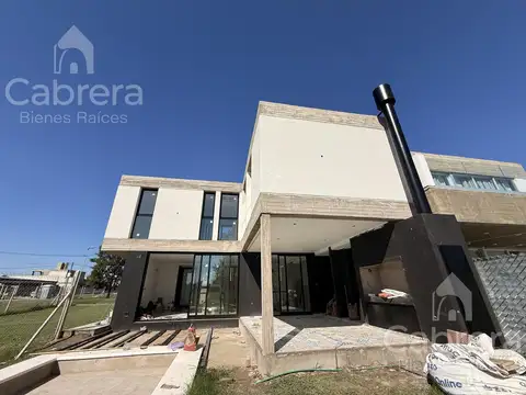 Casa 6 ambientes con 3 baños