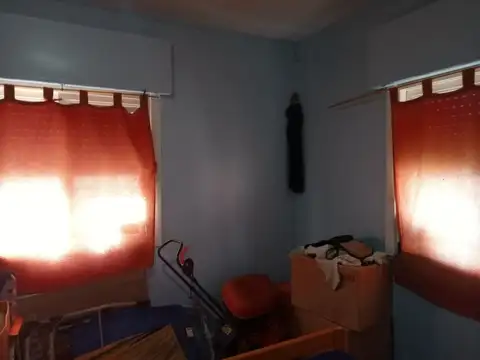 Casa venta tres ambientes a 50 mts de Av. Sucre