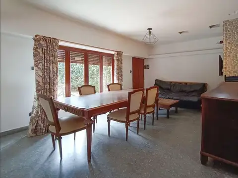 Casa de 2 dormitorios a reciclar con jardín en venta en Rosario - Zona sur
