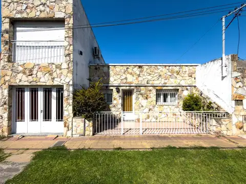 CASA EN VENTA EN LOS HORNOS 5 DORMITORIOS CON PARQUE PARRILLA QUINCHO