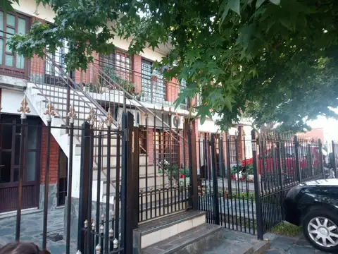 PH AL FRENTE 1 DORMITORIO CON PATIO