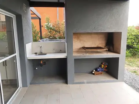 Casa en Venta con 4 cocheras
