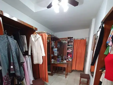 Loca en excelente ubicación!!! Pleno centro comercial de Villa del Parque