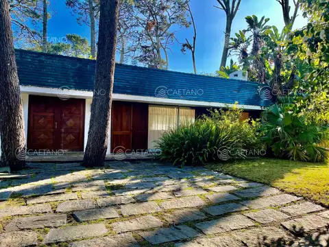 Venta casa con terreno de 6600m2 por Pedragosa Sierra, Punta del Este