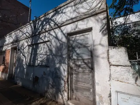 VENTA CASA A REFACCIONAR y/o demoler.  BARRIO SUR