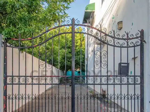 Casa 8 ambientes con 3 baños