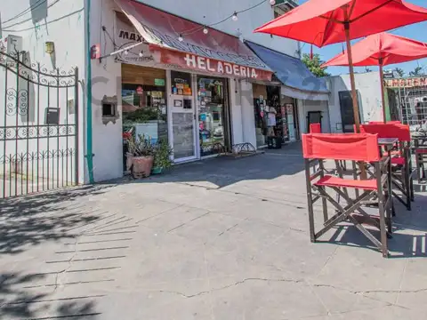 Casa en Venta con 3 cocheras