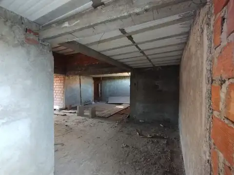 Casa 5 ambientes con 2 baños