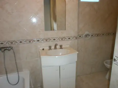 Departamento en Alquiler en Monte Castro, $ 690.000