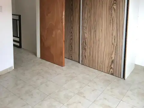 Casa en Alquiler con 1 cochera